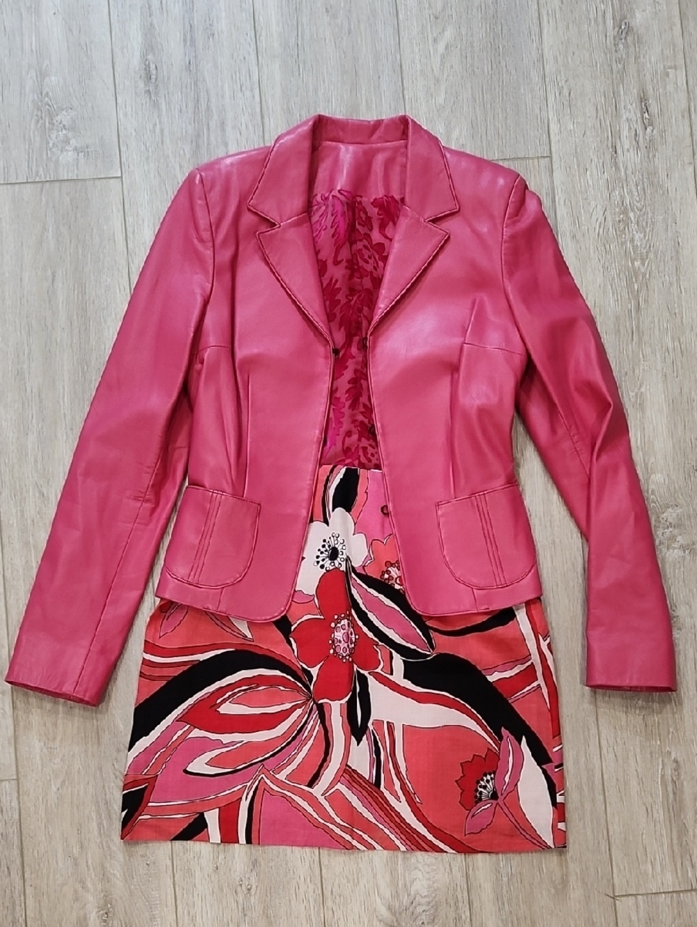 90s Vintage Anne Carson Pink Coral Abstract Floral Mini Skirt | Mod Print Resort